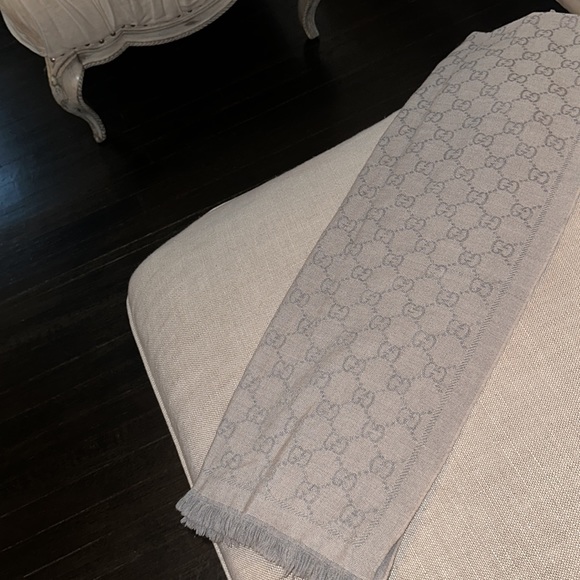 Gucci grey scarf - Picture 3 of 4